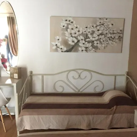 Studio Apartman Mirijana 2+1 *